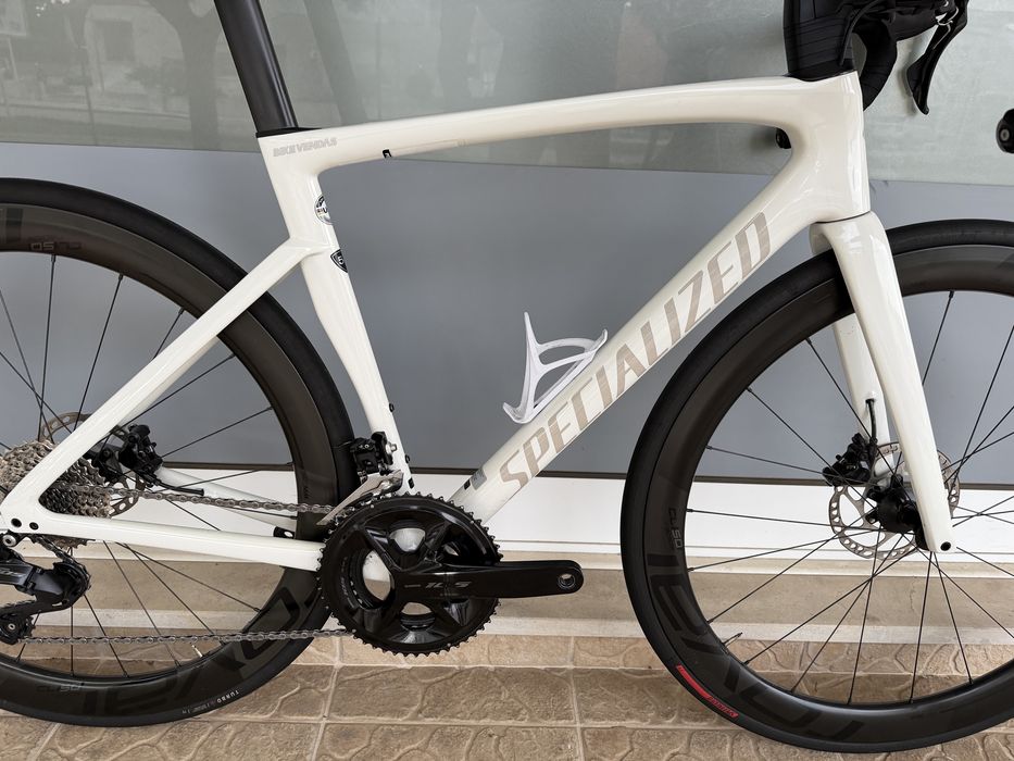 Bicicleta de estrada Specialized - rodas em carbono