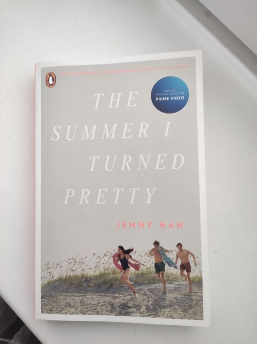 Книга "This Summer I Turned Pretty"