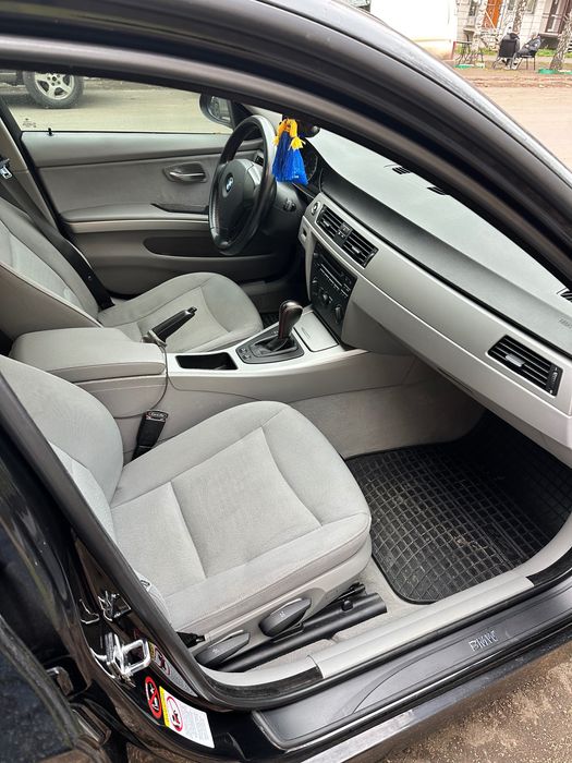 Продам отличный BMW e90