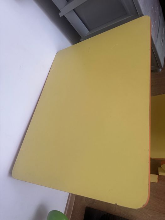 Продам дитячий стіл зі стільцем