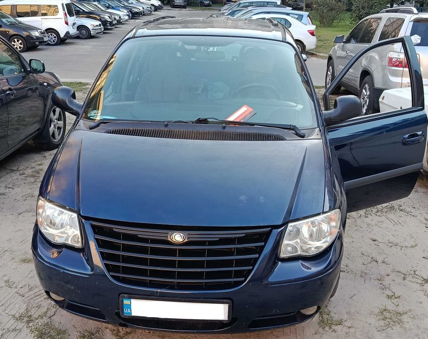 Класний Chrysler Voyager 2005