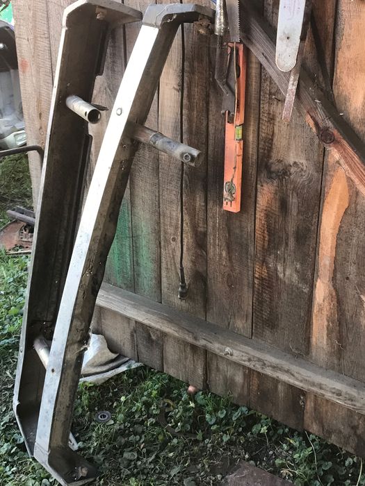 Двері передні права і ліва,Бампер від жигуля 7 моделі