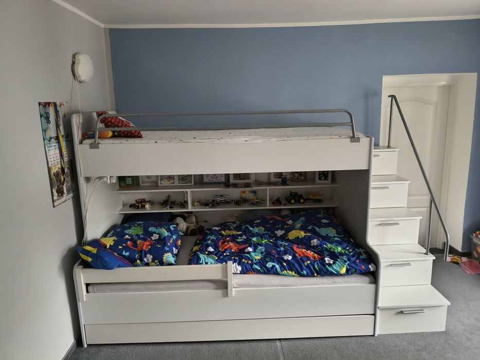 Łóżko piętrowe dziecięce + dwa materace