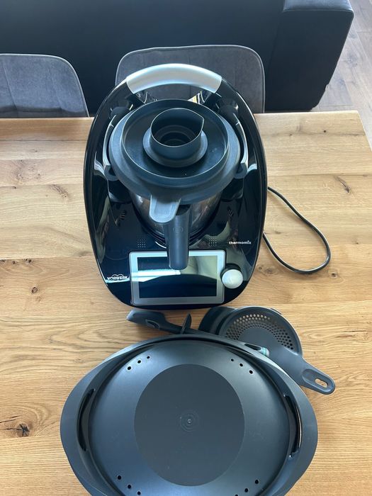Czarny  thermomix TM6