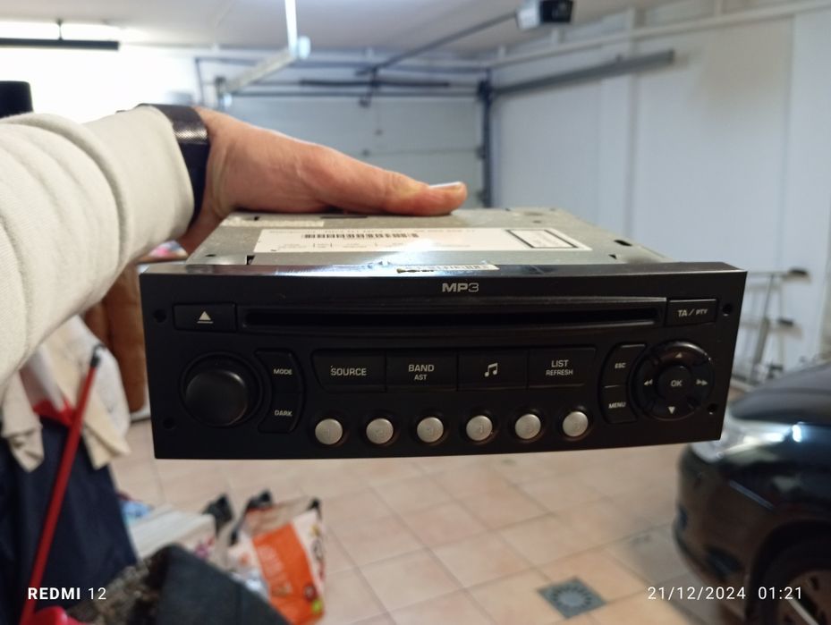Friso frontal Citroen C4 + radio original