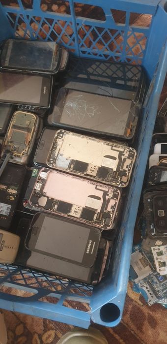 Продам телефони цілий ящик