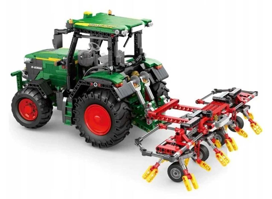 Zestaw Klocków Traktor Zielony + Akcesoria 1828el. ZKL.22015