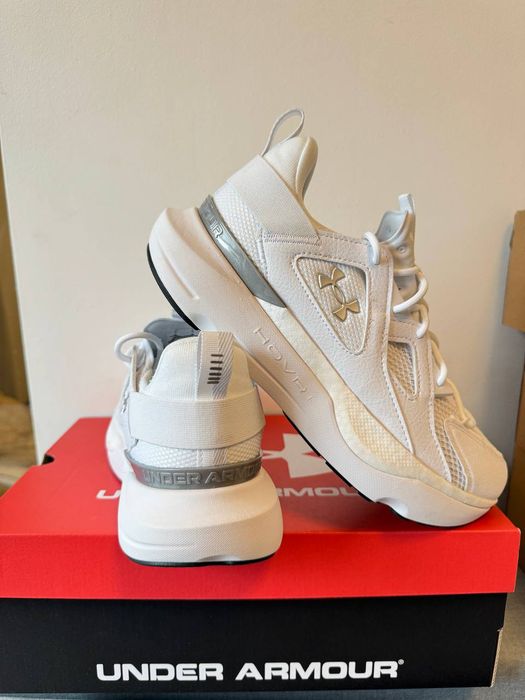 Оригінальні кросівки Under Armour Infinite.