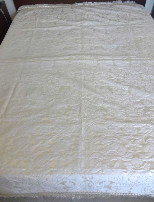 Colcha Branco Pérola Estampado Trabalhado NOVA