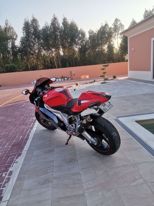 Aprilia rsv 1000