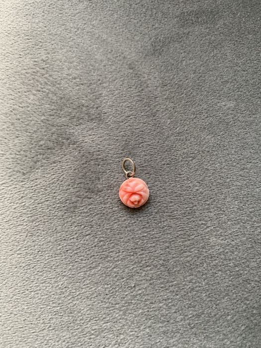 Вінтажний кулон у формі рози