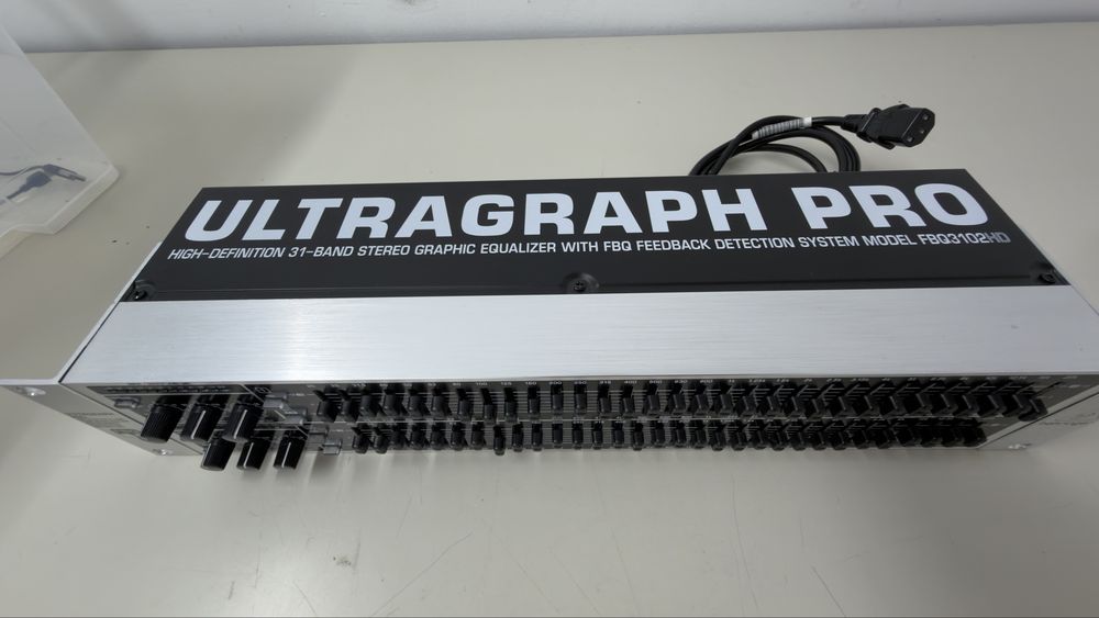 Behringer ULTRAGRAPH PRO FBQ3102HD – Equalizador 31 Bandas