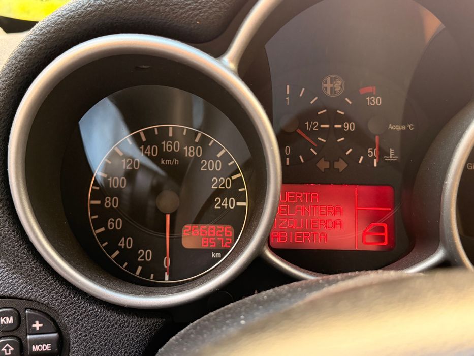 Alfa Romeo 147 Distinctive (2004)