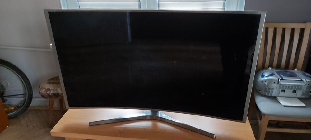 Telewizory Samsung -  48 cali z zakrzywionym ekranem, model UE48JS9000