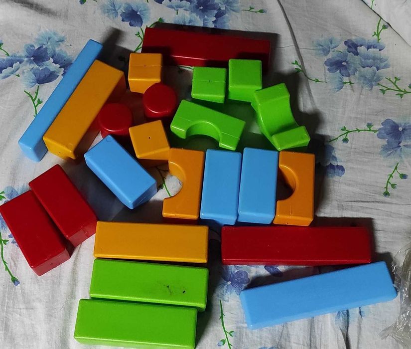 Пластикові кубики (набір геометричних фігур)