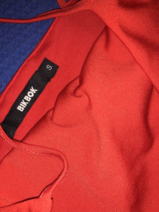 Красное обтягивающее платье