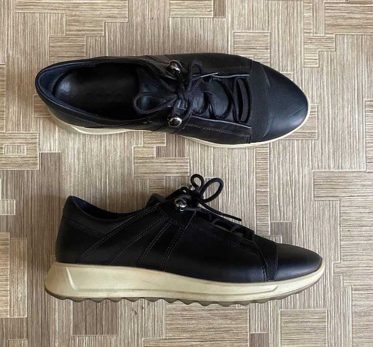 Жіночі шкіряні кросівки ЕССО (38 розмір)