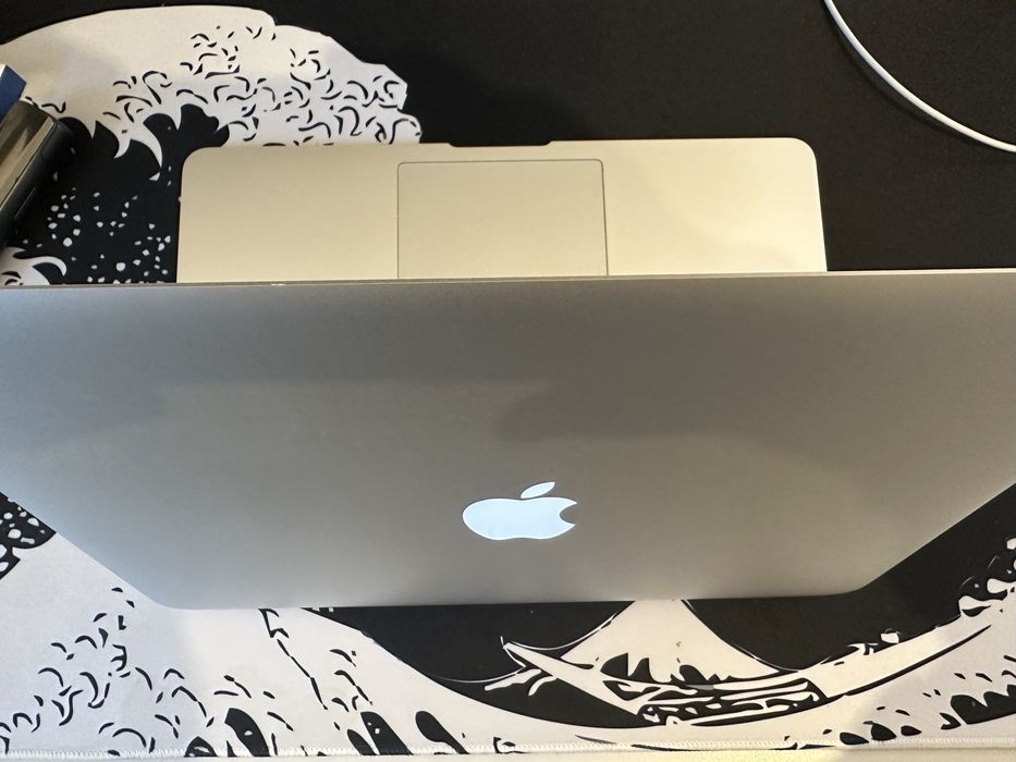 MacBook Air 2014 / 13” / Intel Core i7 / 8 GB RAM / 256 GB SSD