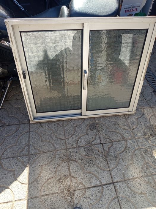 Porta e janelas alumínio bom estado