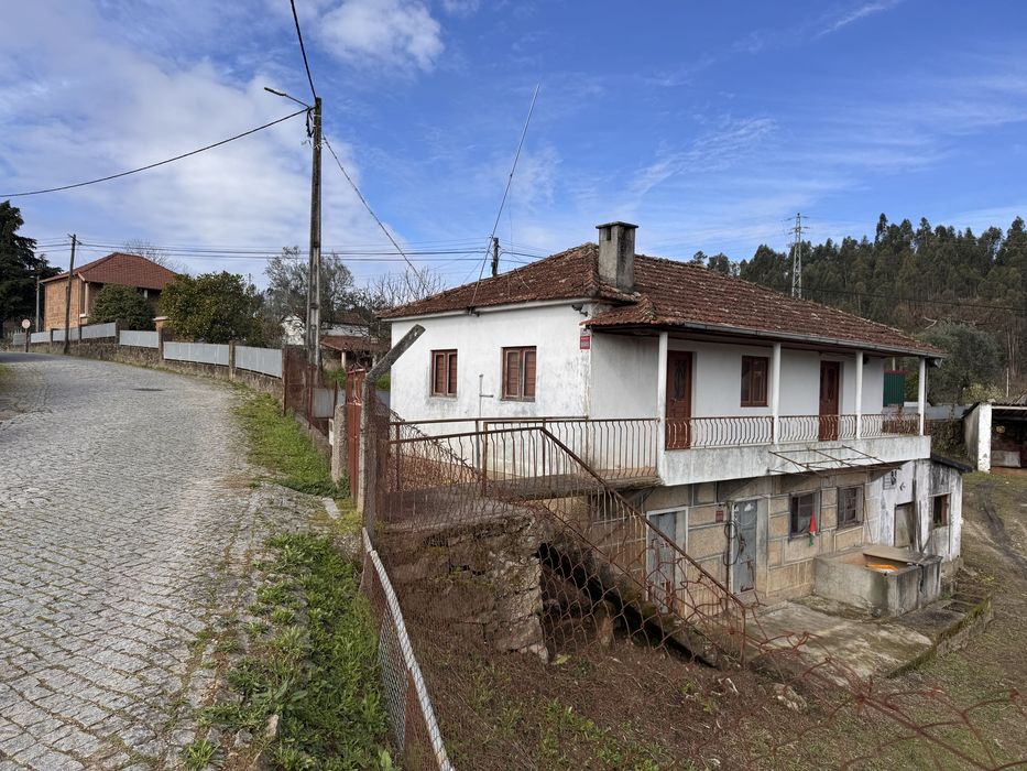 Venda de Armazéns Industriais e Moradia em Codeçoso (Celorico de Basto