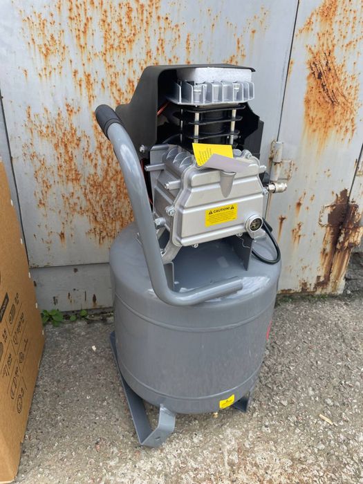 Компресор 50 л вертикальний 1,5 кВт, 220 В, 8 атм, 206 л/хв, 63 дБ INTERTOOL PT-0019