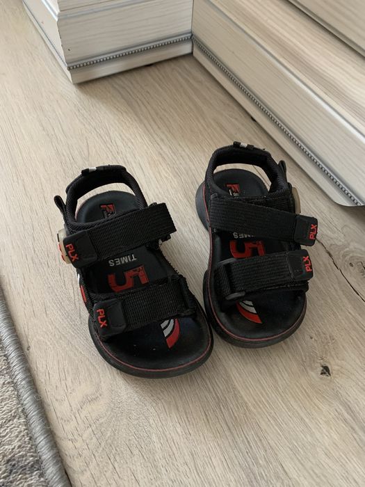 Босоніжки 23, 26 розміру