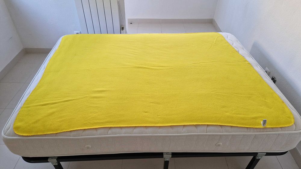 Manta amarela da marca Tarringtown House