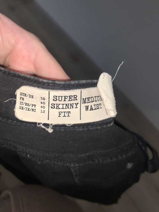 Джинси скіні