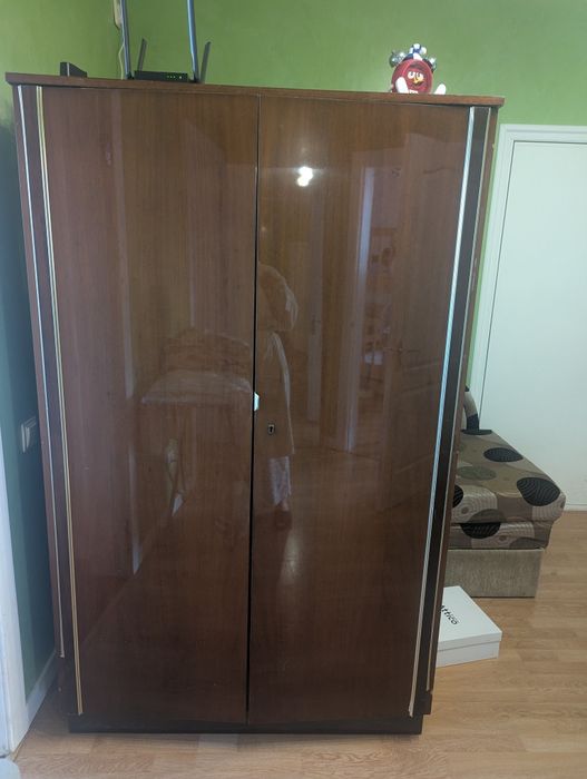 Шафа дерев'яна коричнева