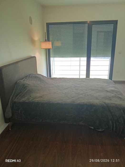 Aluga-se Quarto.