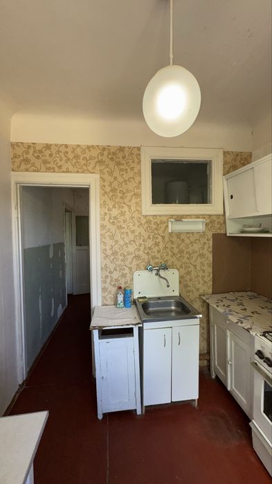 Продаю 3 ккв в Чугуеве ( Авиатор ) возле школы