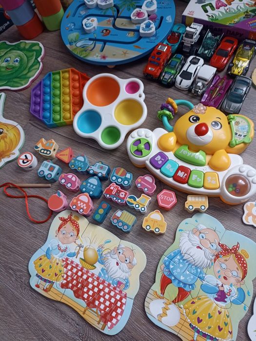 Пазли різні, дерев'яні, fisher price, іграшки