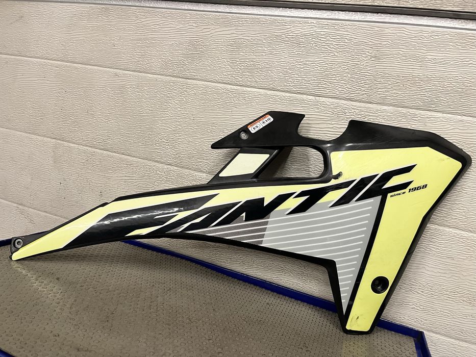 Boczek prawy owiewka fantic 50