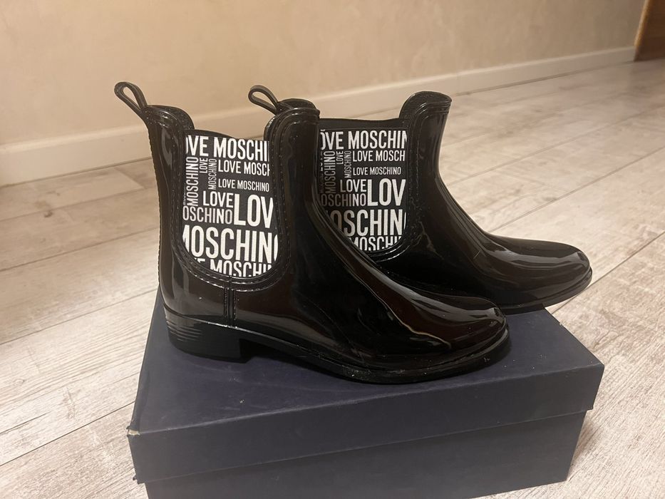 Moschino чоботи сапошки гумачки