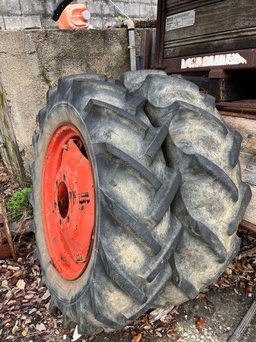 Jantes e pneus para trator