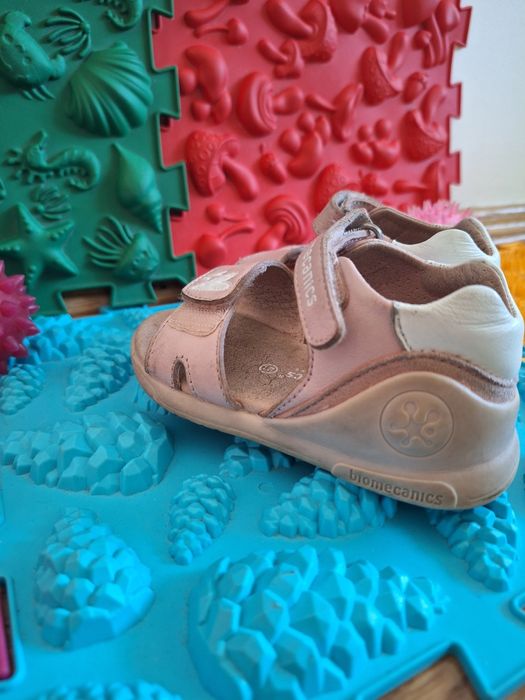 Дитяче взутя  , босоніжки  , крокси