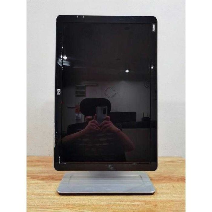 Monitor  HP w2216v LCD widescreen 21,6“ (54.8 cm)