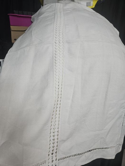 Toalha de linho com renda feita à mão