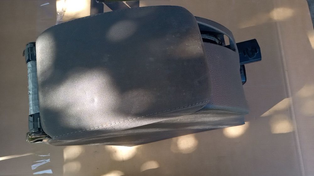 Podłokietnik VW Golf V