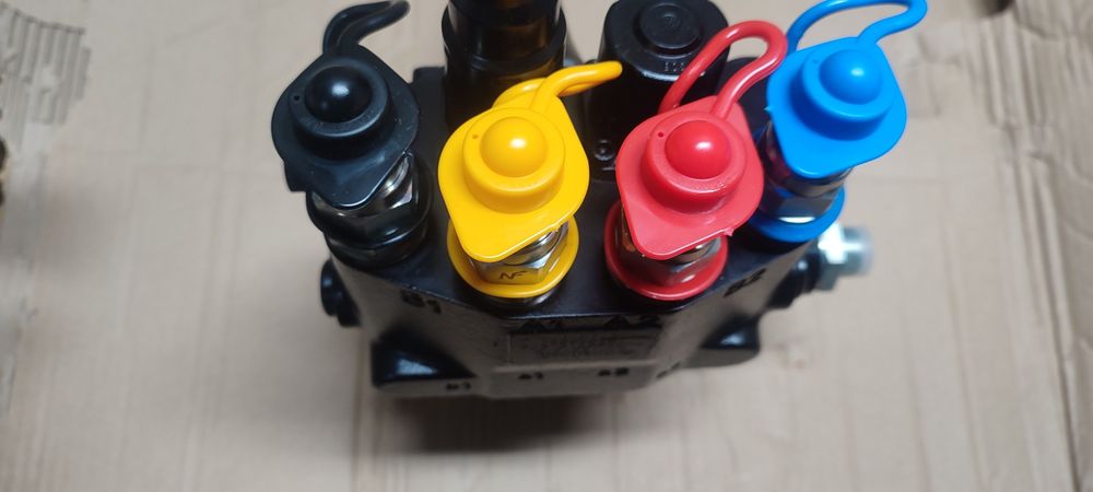 Rozdzielacz DLM 122 LS  Walvoil NIMCO do ładowacza TUR Stoll Quicke MX