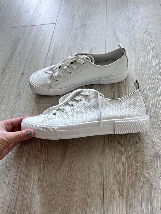 Белые кеды Bershka 39 размер