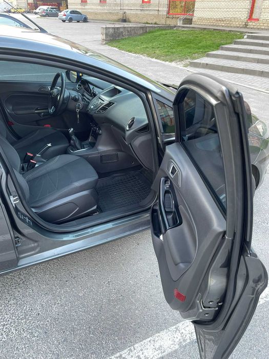 Продам Ford Fiesta 2015