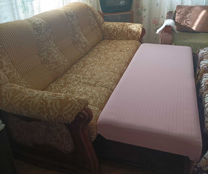 Розкладний диван для вітальні і спальні