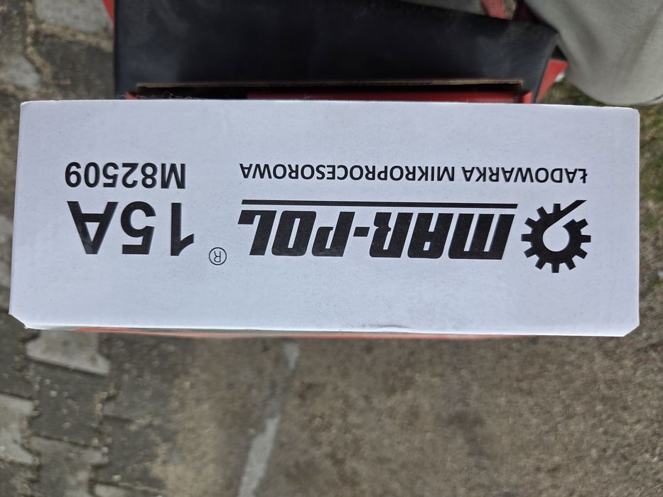 Nowy prostownik samochodowy 12V