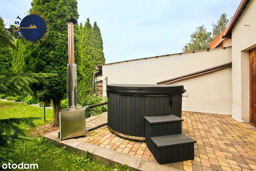 Dom po remoncie z ogrodem, jacuzzi i garażem