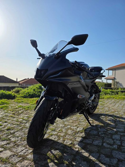 Yamaha R125 de 2025 – 1.365 km – Akrapovic Completa – Como Nova