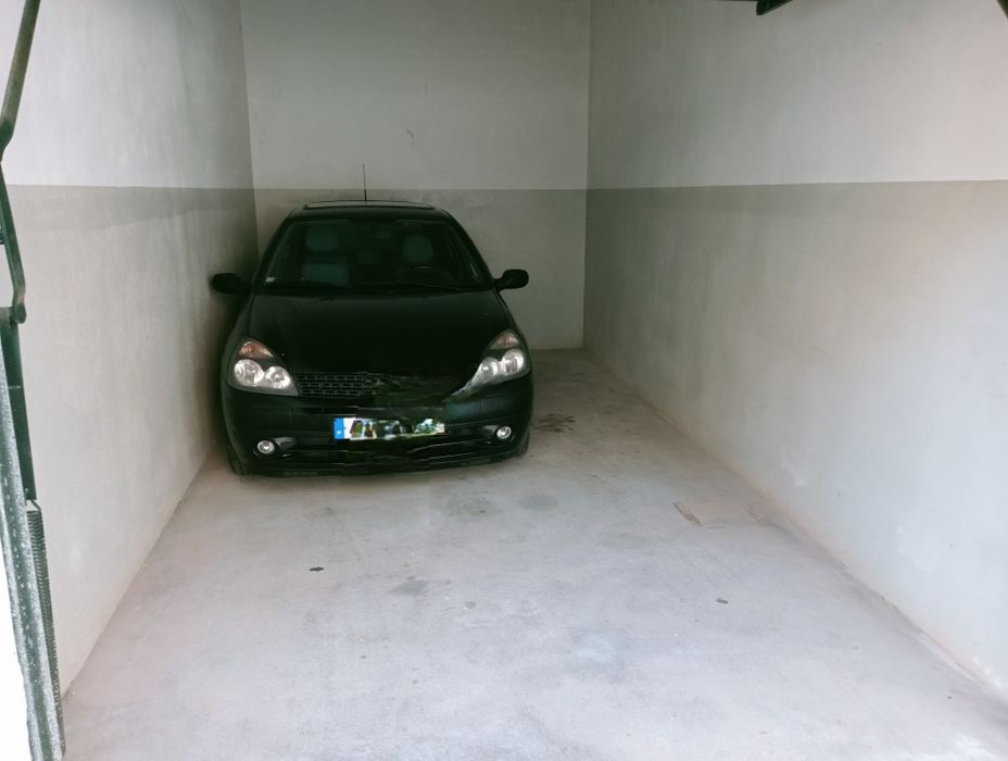 Alugo garagem box