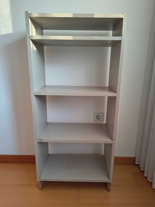 Estante branca IKEA