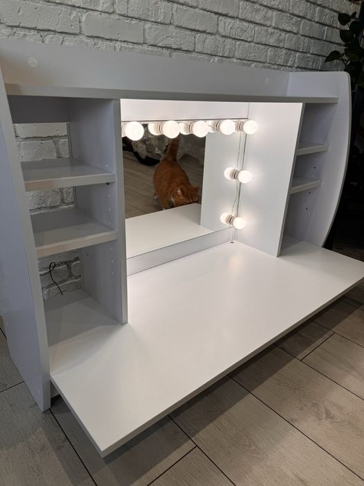 Туалетний столик