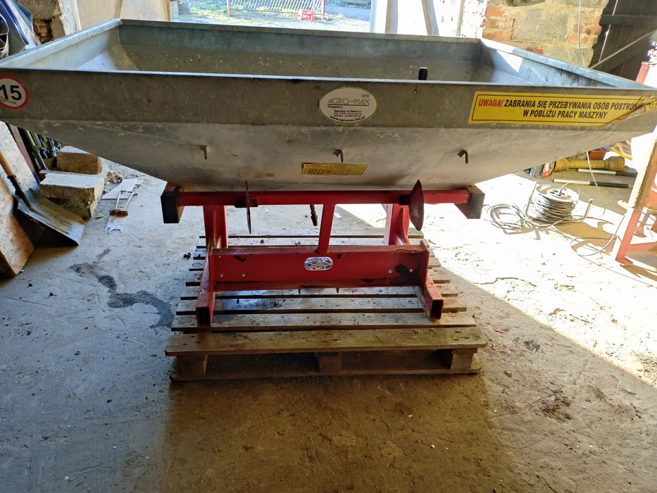 Rozsiewacz nawozu do remontu